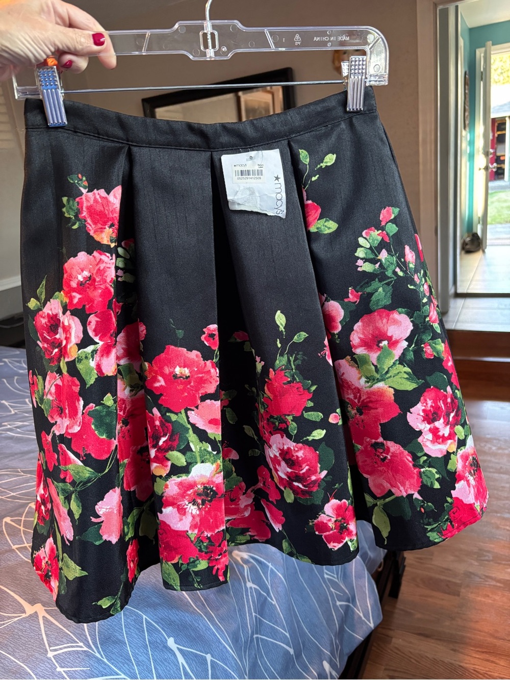 NWT Sequin Hearts Black Skater Skirt with Pink & Red Floral Print. Junior Size 7
